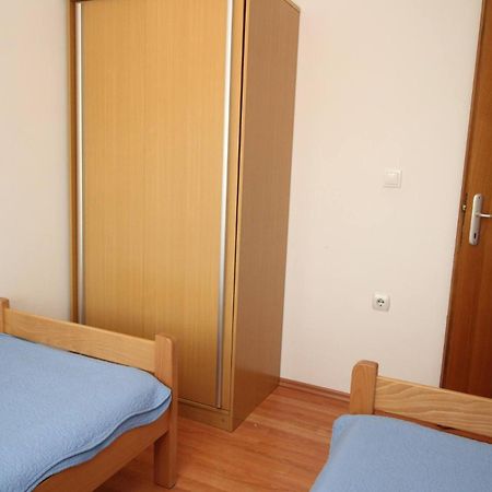 Apartments Knezevic Baska  Bagian luar foto