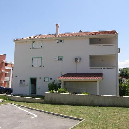 Apartments Knezevic Baska  Bagian luar foto